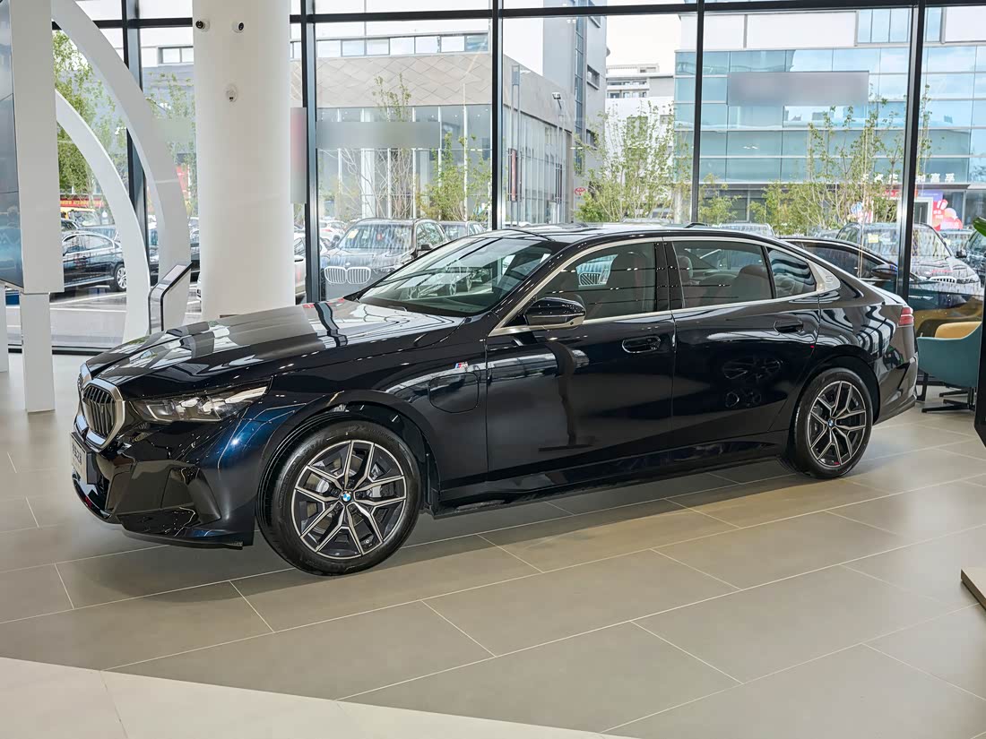 BMW i5 — фото 4