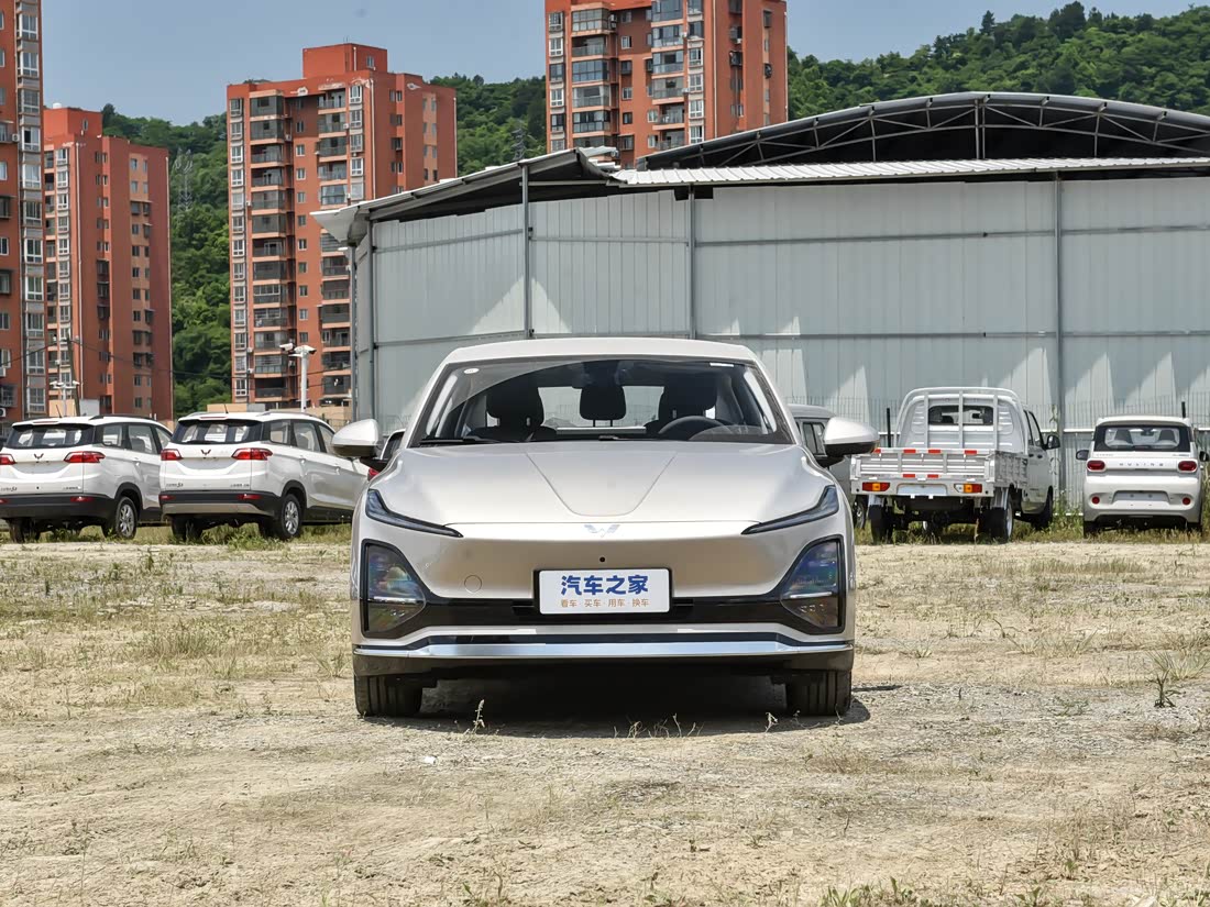 Wuling Starlight EV — фото 1
