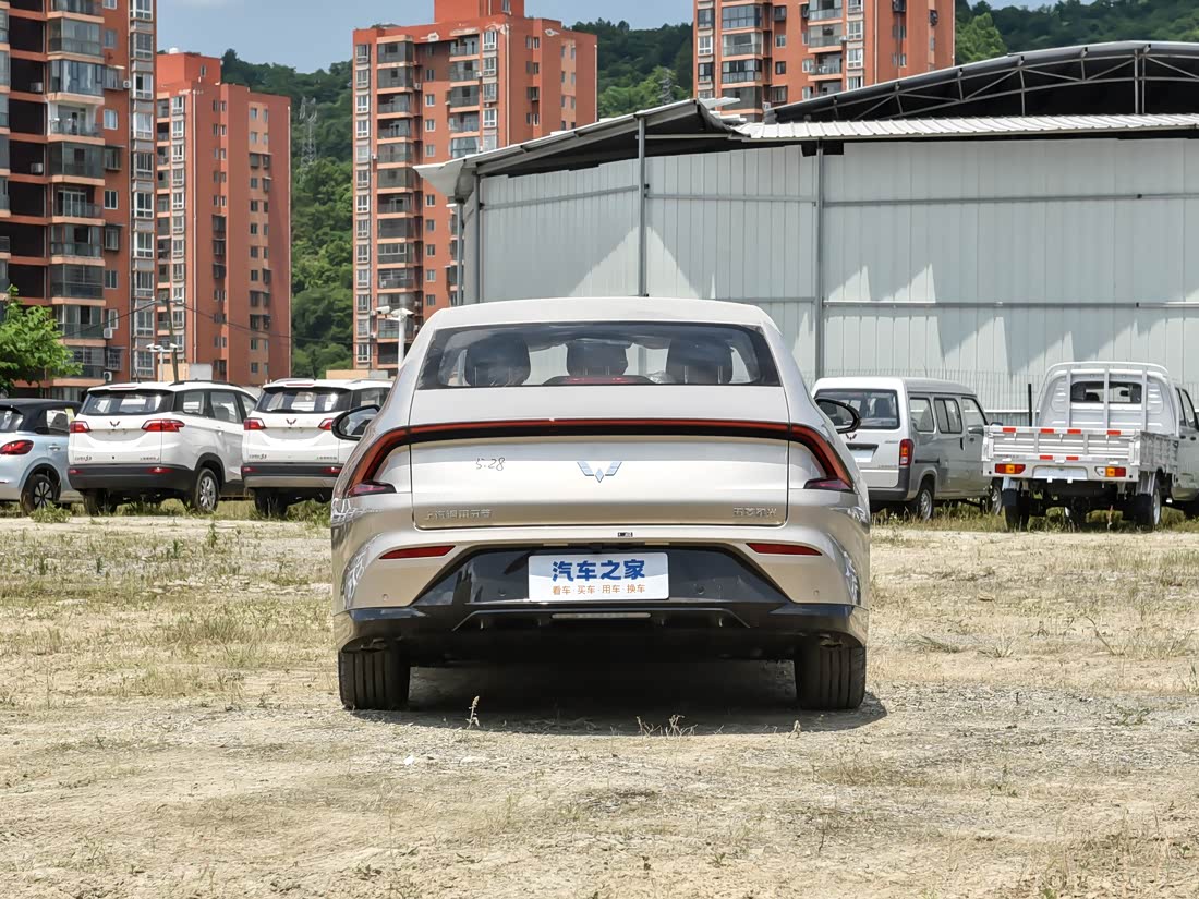 Wuling Starlight EV — фото 3