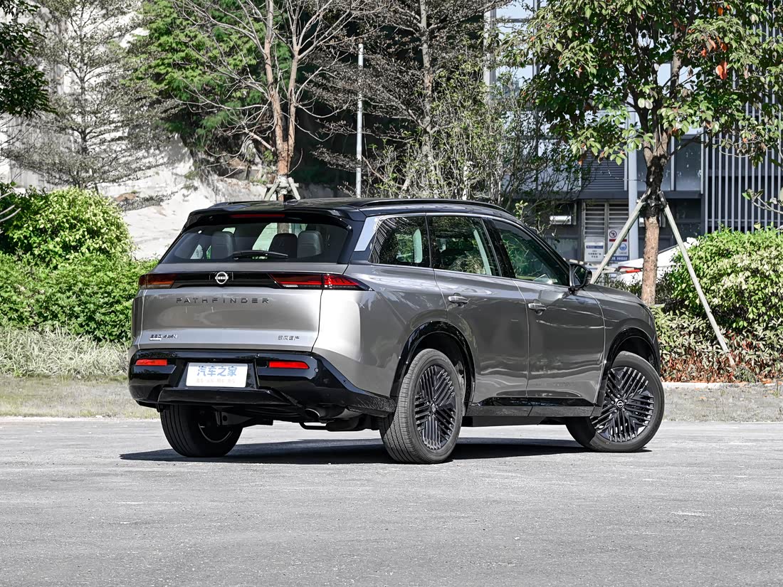 Nissan Pathfinder — фото 6