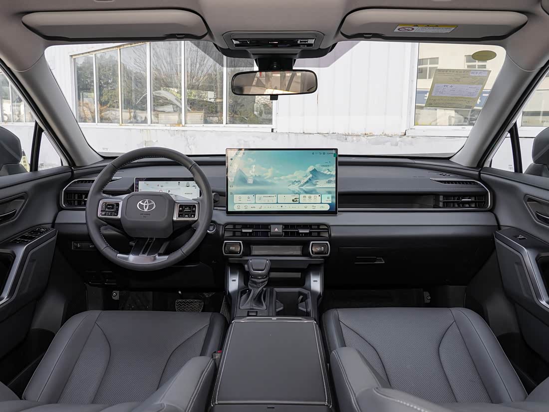 Toyota RAV4 — фото 7