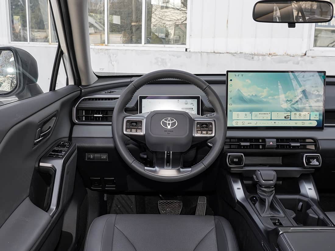 Toyota RAV4 — фото 8