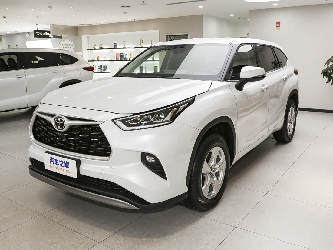 Toyota Highlander — фото 1