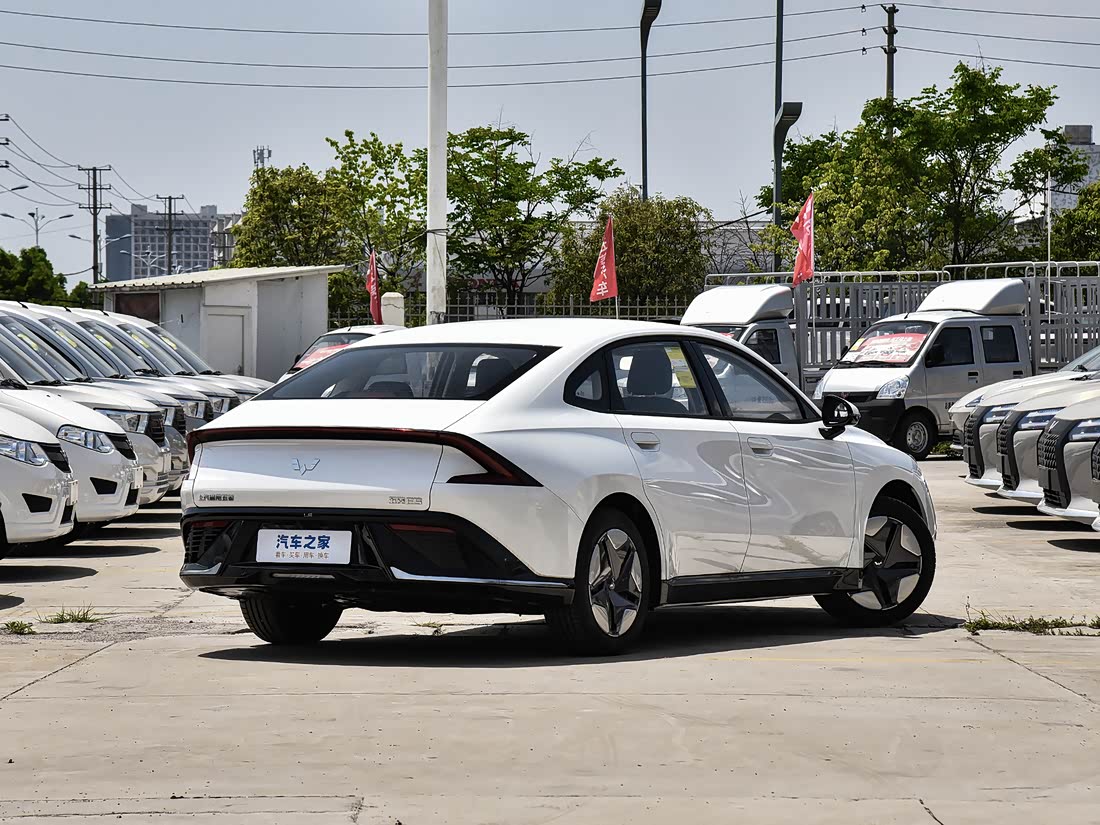 Wuling E5 — фото 4