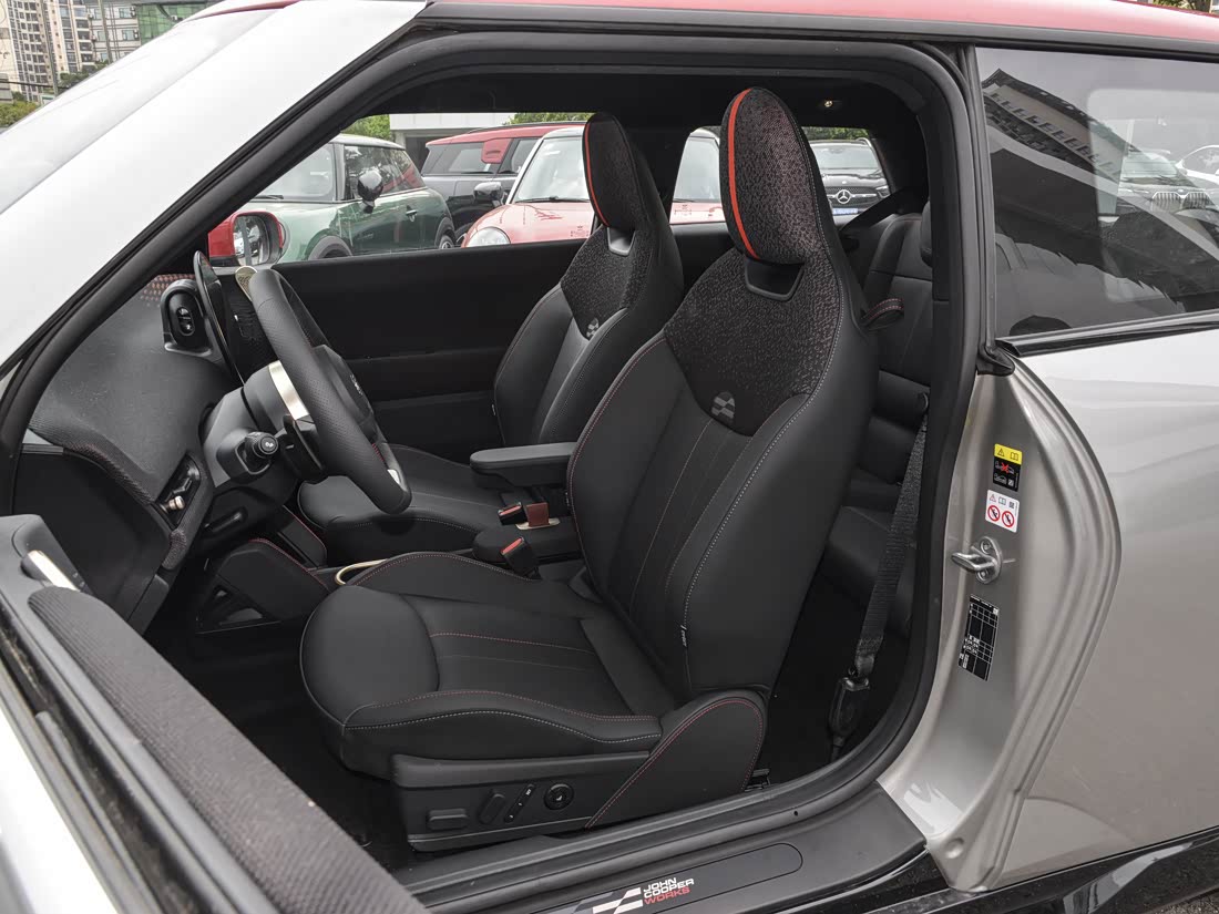 MINI Electric MINI JCW — фото 7