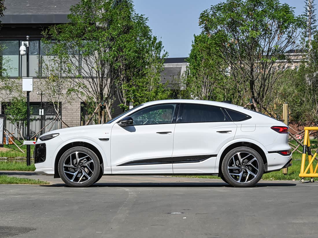 Audi Q6L Sportback e-tron — фото 2
