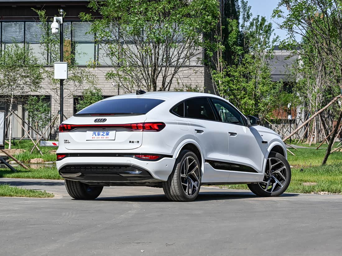 Audi Q6L Sportback e-tron — фото 4