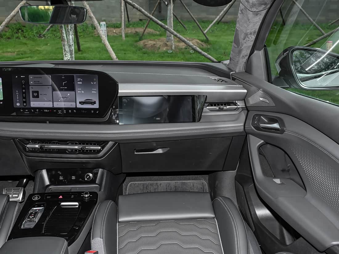 Audi Q6L Sportback e-tron — фото 6