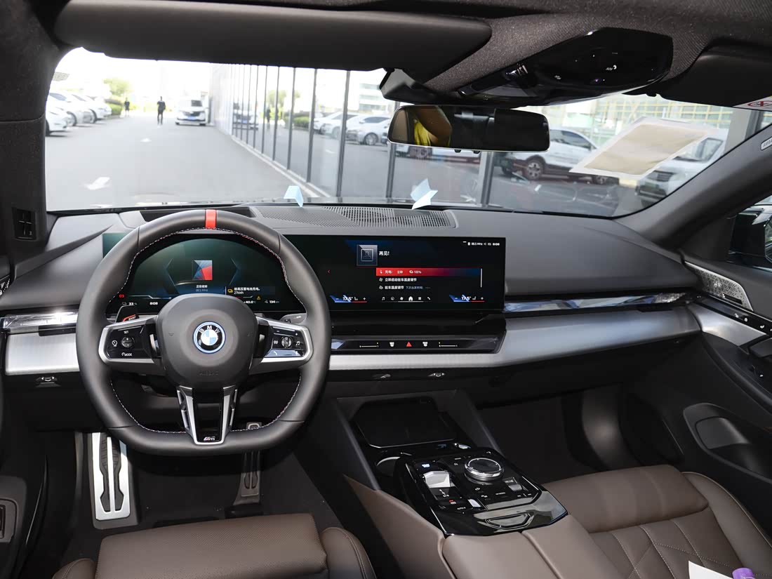 BMW i5 M60 — фото 6