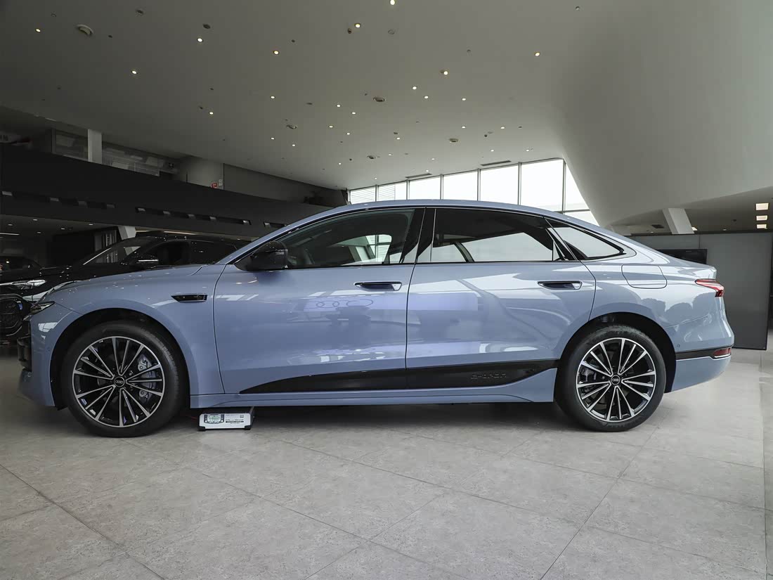 Audi A6L e-tron — фото 3