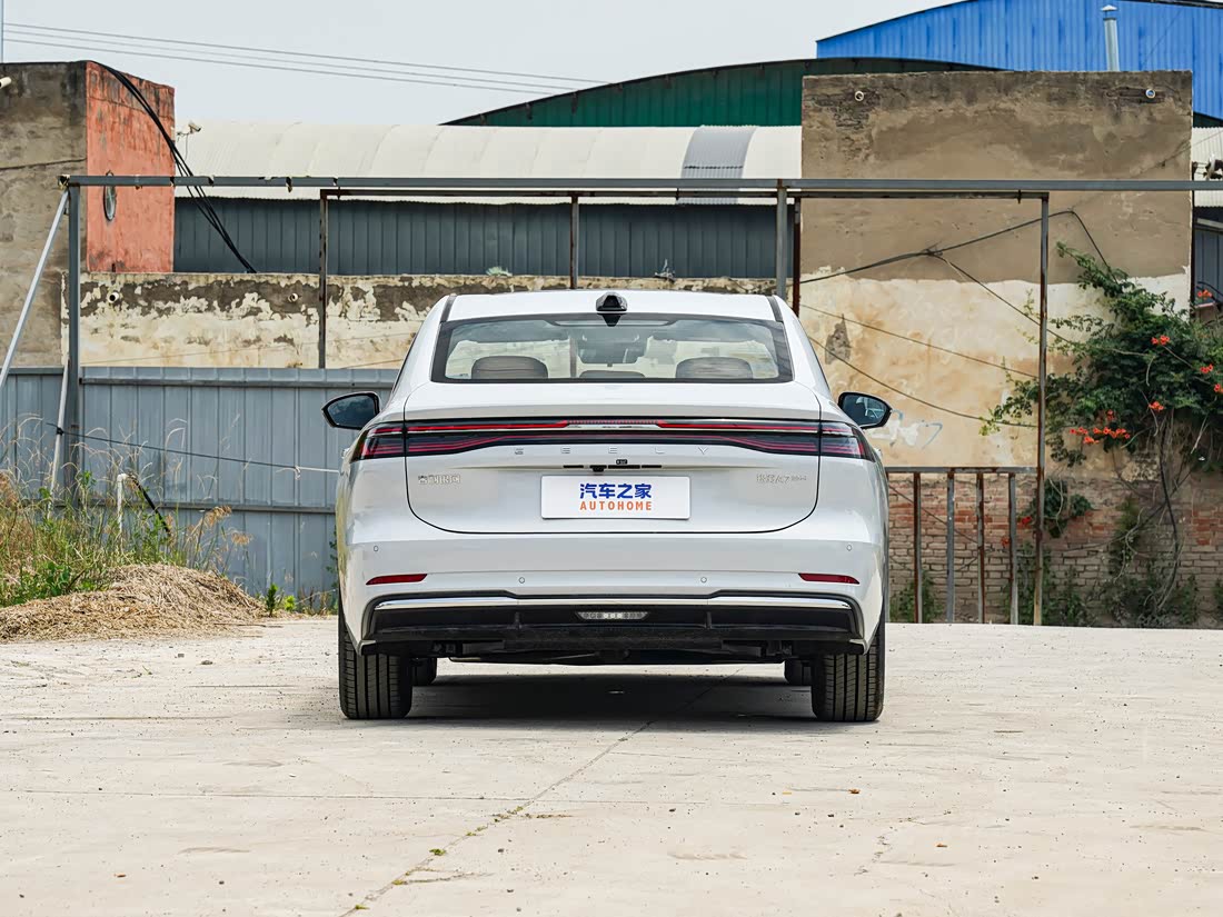 Geely Galaxy A7 — фото 6