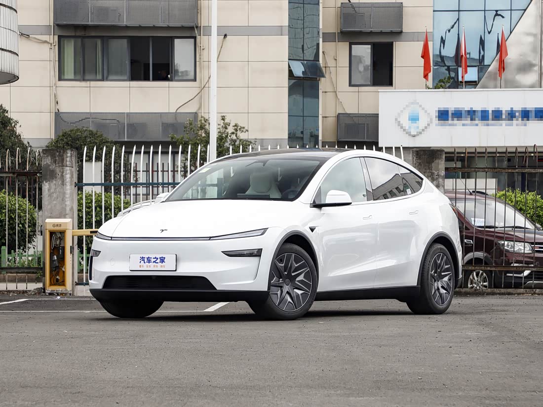 Tesla Model Y L — фото 1