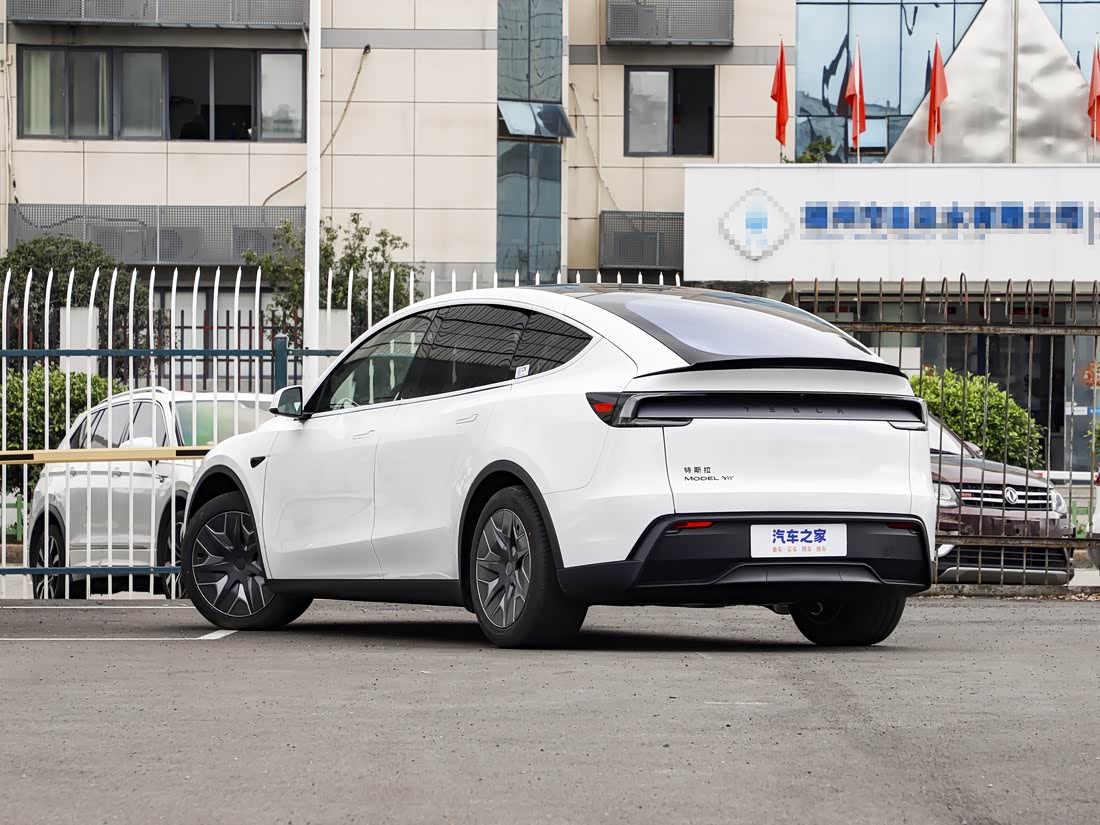 Tesla Model Y L — фото 4