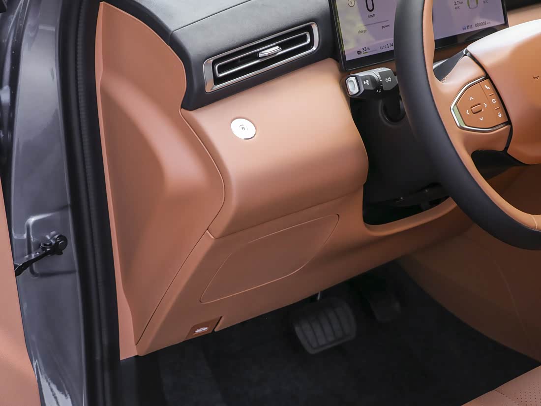 Dongfeng Aeolus L8Y — фото 9