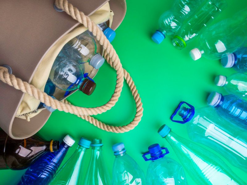 Как бизнес использует изделия из переработанного пластика