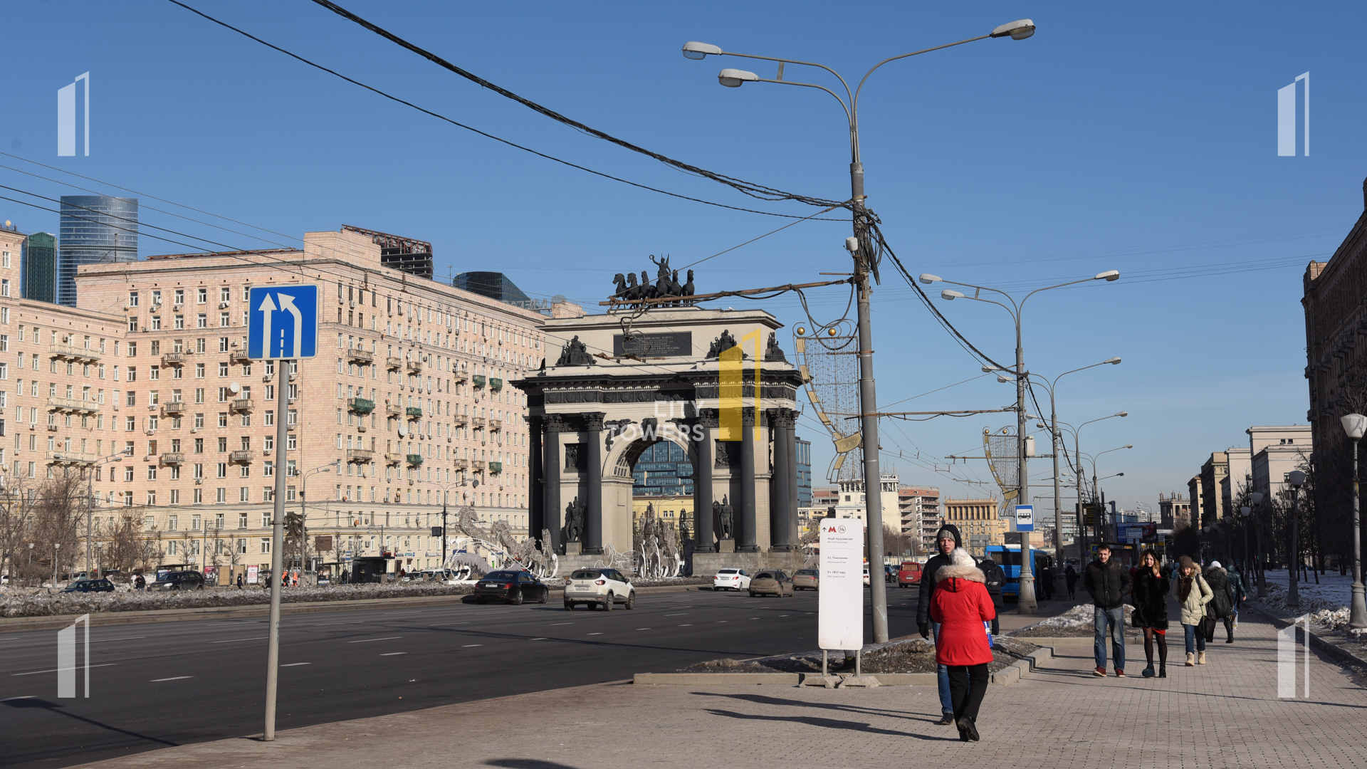 Триумфальная арка на площади Победы и сталинские дома на Кутузовском проспекте