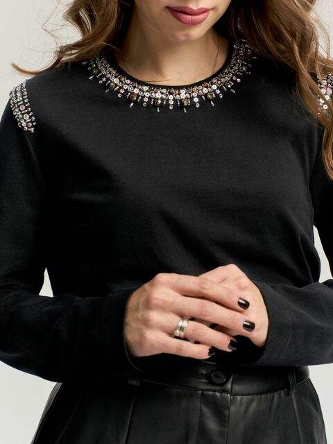 Лонгслив с вышивкой в стиле Chanel черный