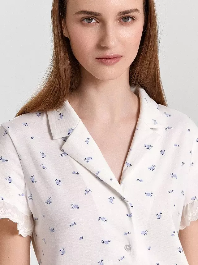 Пижама женская Mark Formelle 592533 синие цветы на белом, р-р 164/170 (50 / XL)