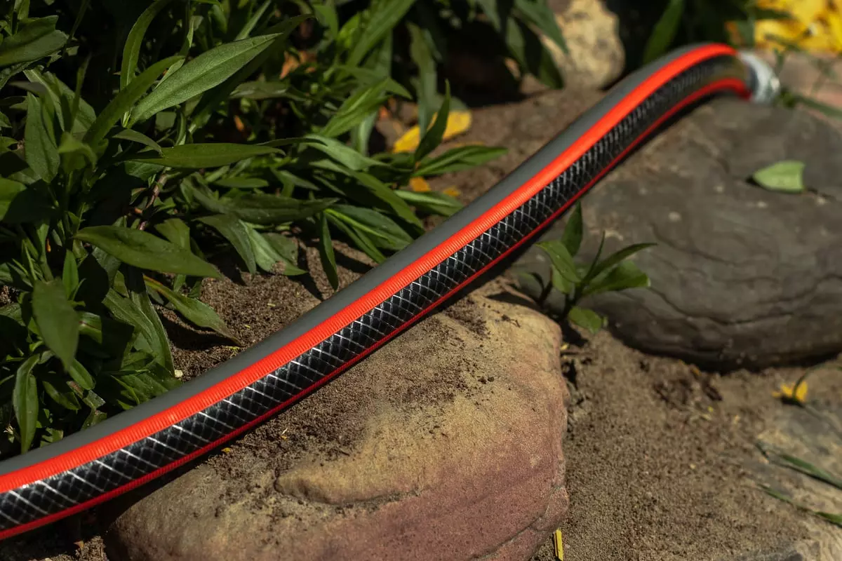 Шланг поливочный 3/4" 25 м армированный, 3-х слойный,, 22 бар Garden Жук 8890-00