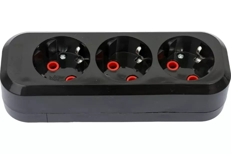Колодка для удлинителя 3 розетки с заземлением 16А черная TDM SQ1806-0426