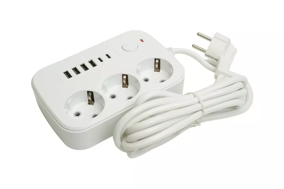 Удлинитель бытовой STEKKER 3 розетки с заземлением +4 USB +2 Type-C ПВС 3x1мм 3м 2500Вт с выключателем