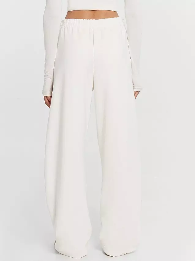 Брюки женские Mark Formelle 182518 св.молочный, р-р 170/176-106 (50 / XL)