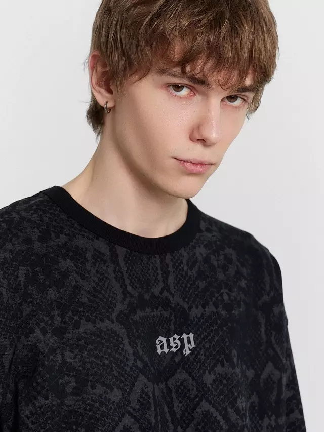 Лонгслив мужской Mark Formelle 121902 змеиная кожа, р-р 112-182/188 (56 / XXXL)