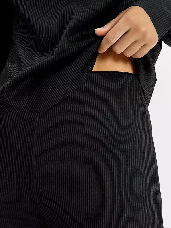 Брюки женские Mark Formelle 182484 черный, р-р 164/170-106 (50 / XL)