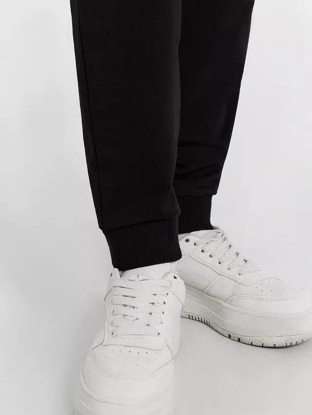 Спортивные штаны женские Mark Formelle 382433 черный, р-р 170/176-114 (54 / XXXL)