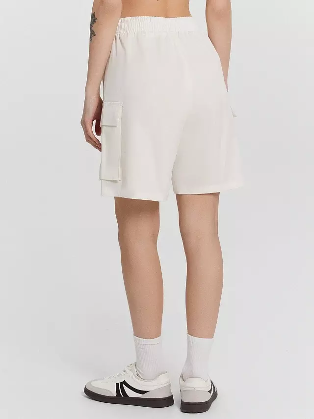 Шорты женские Mark Formelle 132363 молочный, р-р 170-106 (50 / XL)