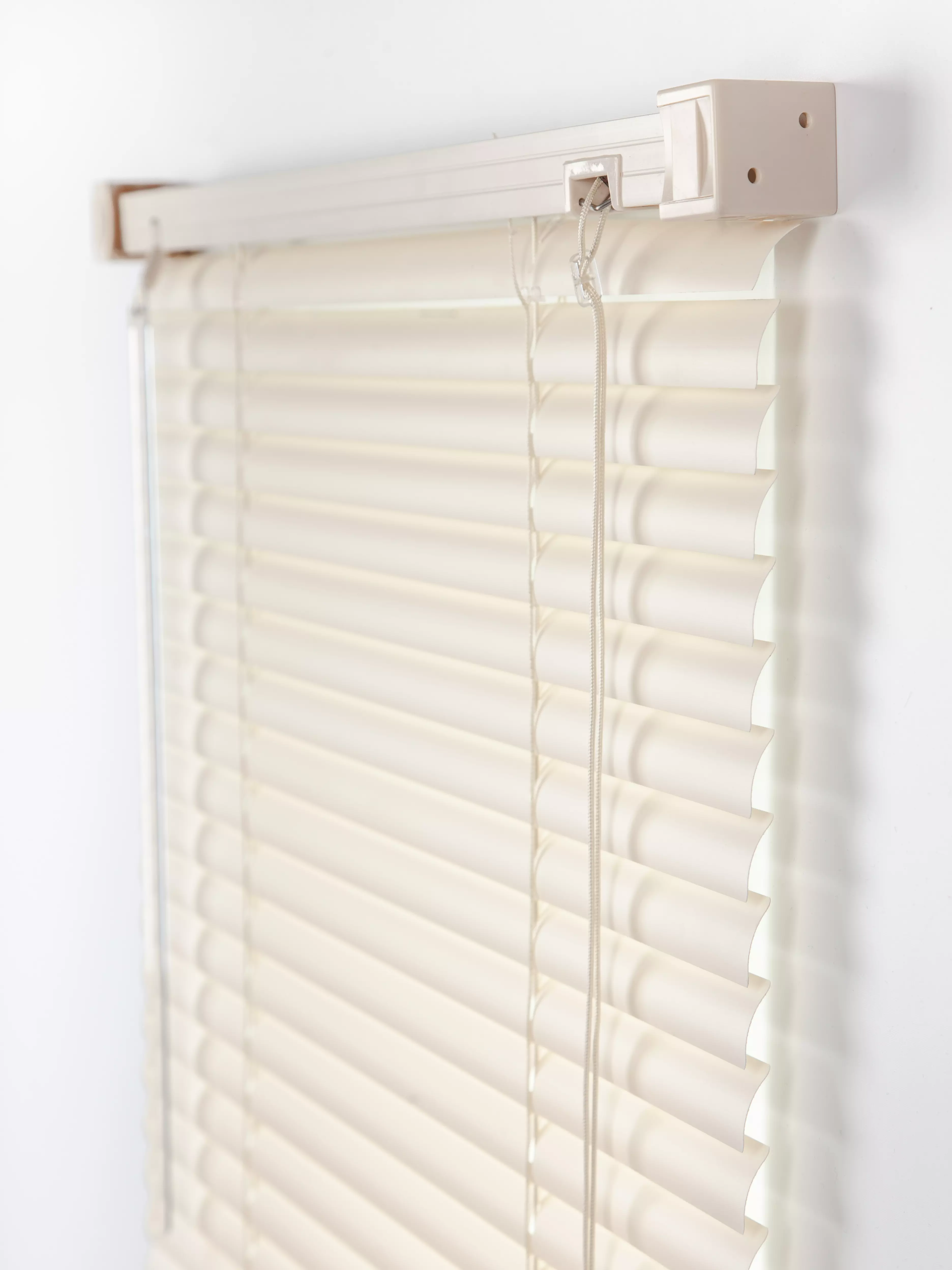 Жалюзи горизонтальные 180х160 см ваниль пластиковые Магеллан