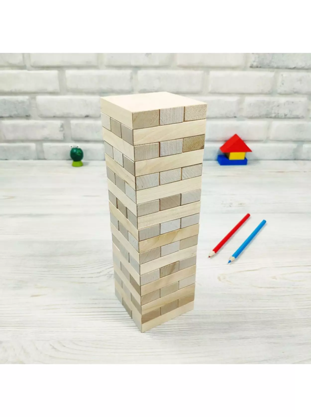 Настольная игра Последний герой (54 элемента) в деревянной коробке Пелси И614