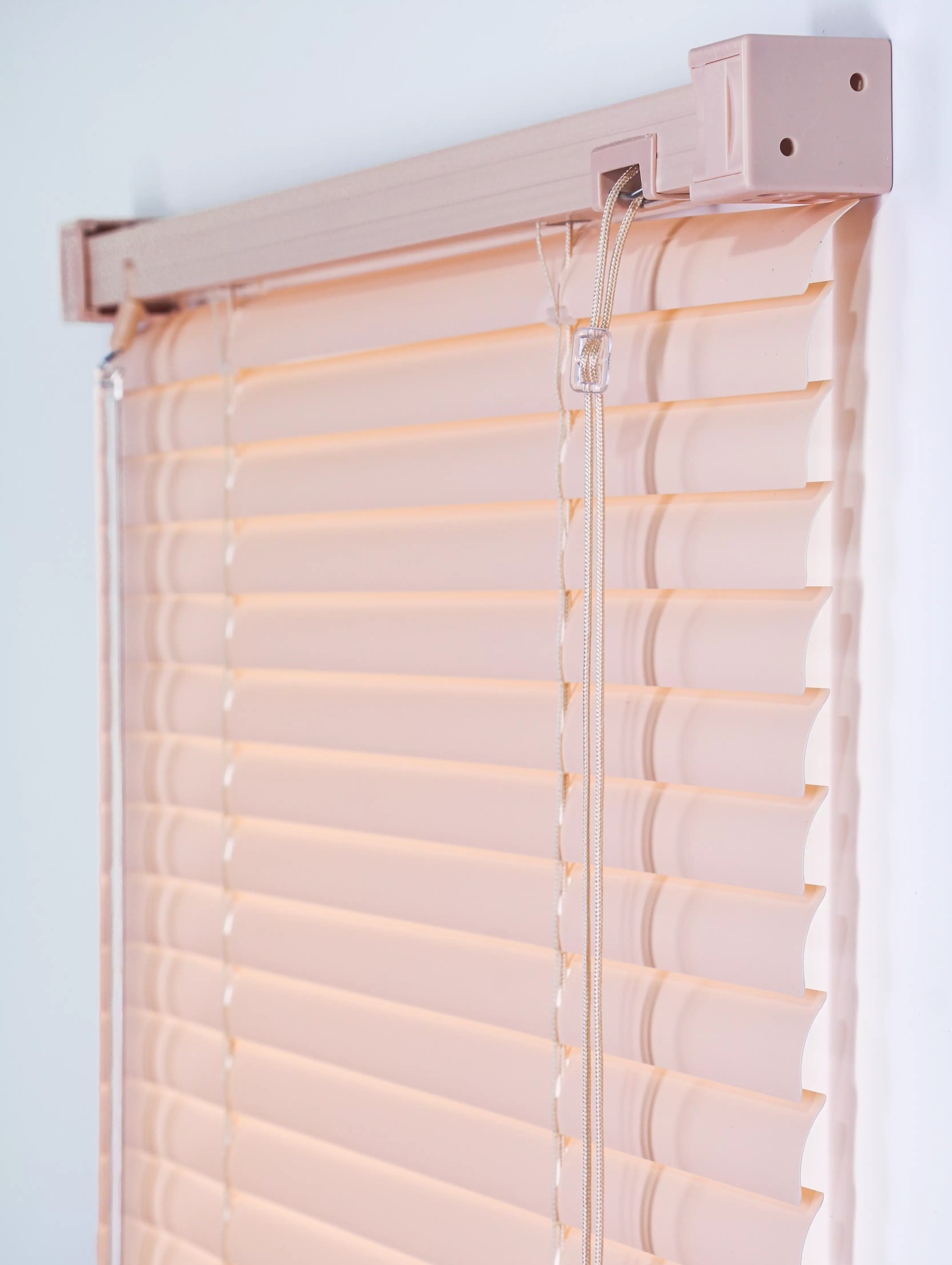 Жалюзи горизонтальные 190х160 см бежевые пластиковые Магеллан