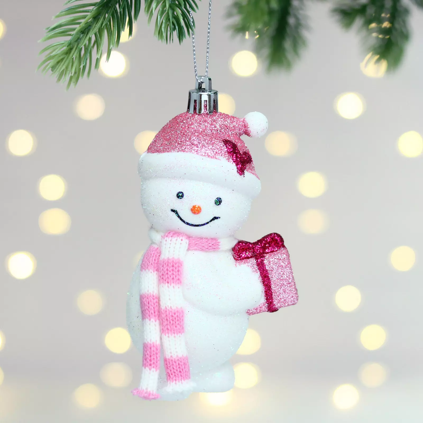 Елочная игрушка Снеговик в шарфике 6х4,5х12 см розовый 107-6149