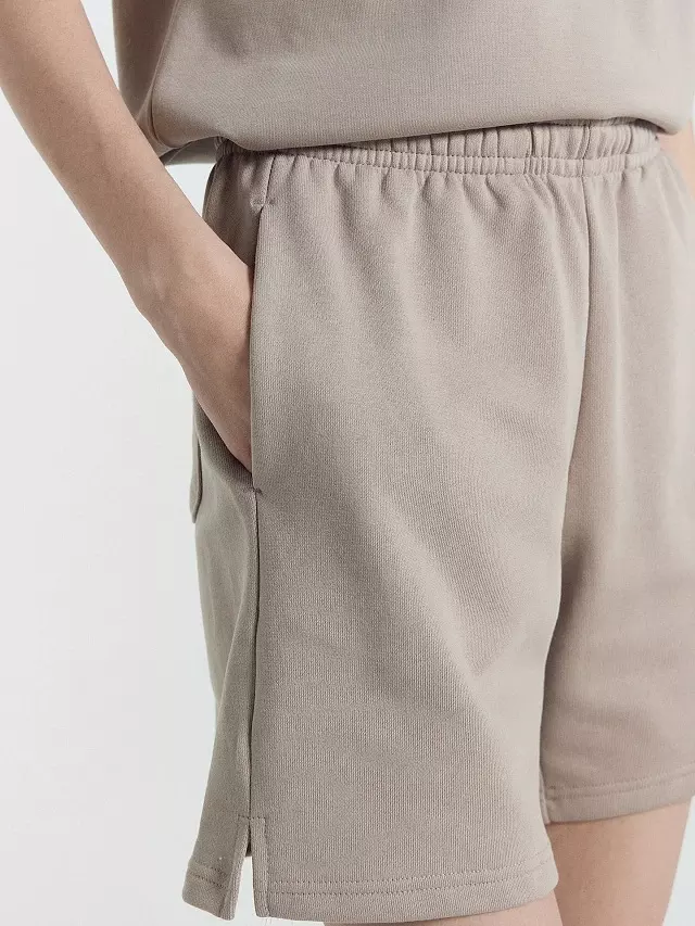 Шорты женские Mark Formelle 132358-1 кофе с молоком, р-р 164/170-106 (50 / XL)