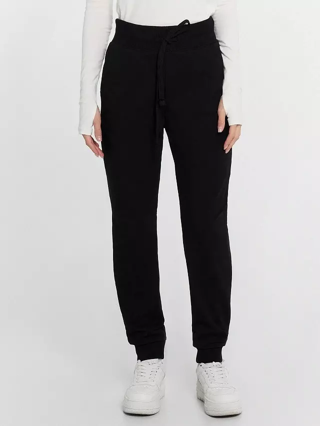 Спортивные штаны женские Mark Formelle 382433 черный, р-р 158/164-106 (50 / XL)