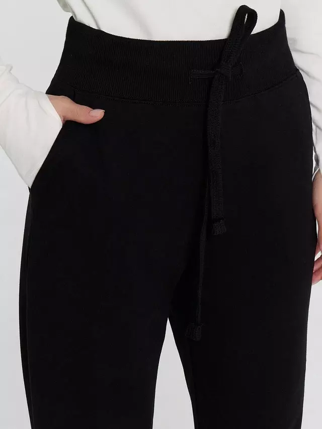 Спортивные штаны женские Mark Formelle 382433 черный, р-р 158/164-106 (50 / XL)