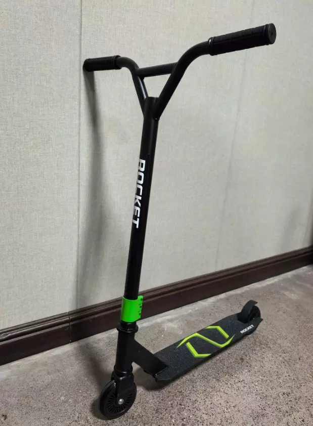 Самокат трюковый Rocket R0223 зеленый