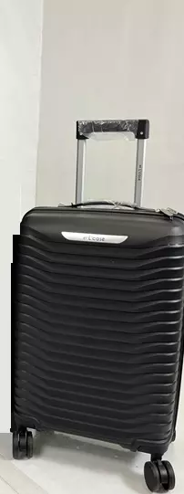 Чемодан размер M пластиковый черный Прага