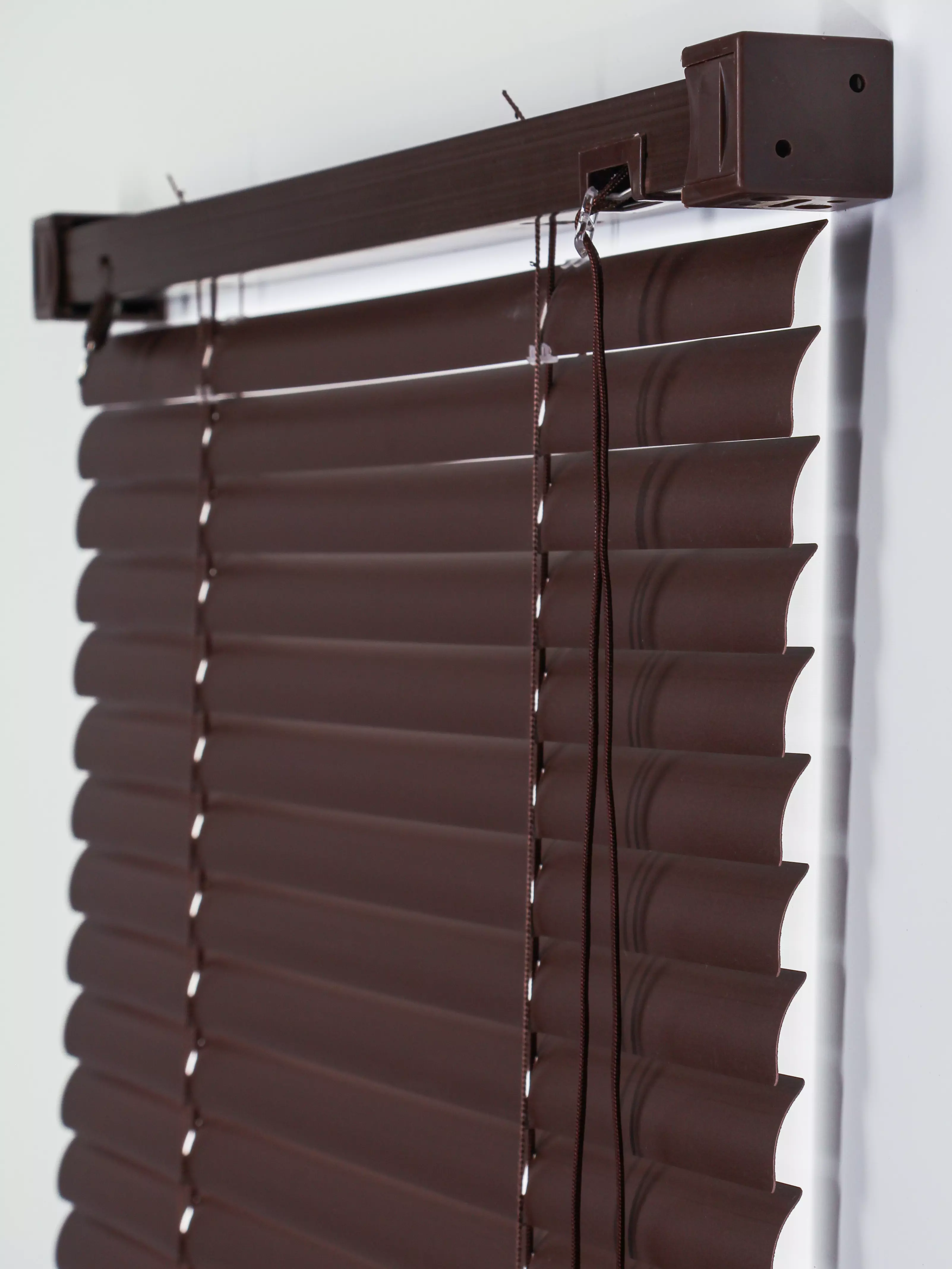 Жалюзи горизонтальные 200х160 см орех пластиковые Магеллан