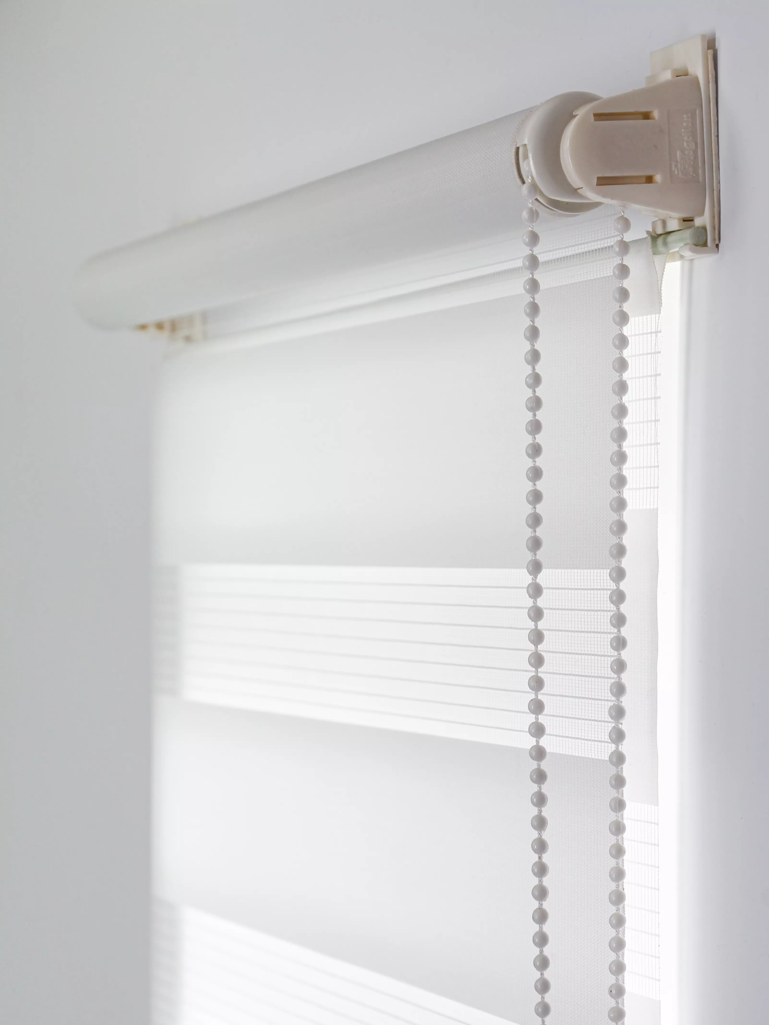 Рулонная штора день-ночь 120 (116)*160 см белый Магеллан