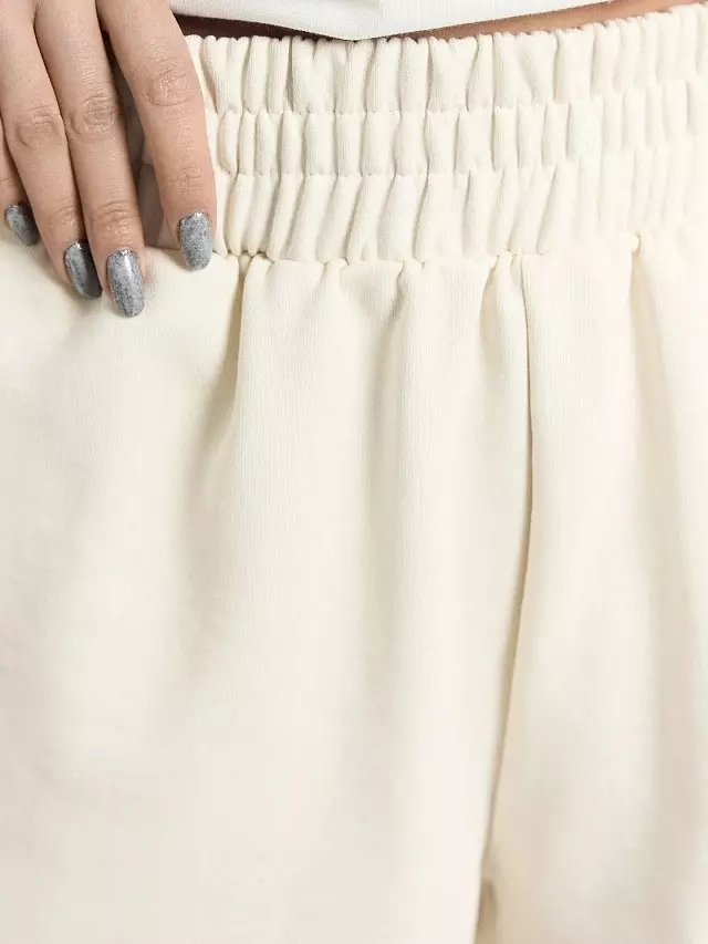 Шорты женские Mark Formelle 132319 бежевый. р-р 164/170-106 (50 / XL)
