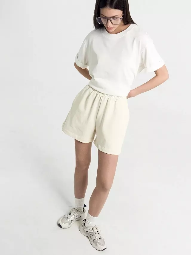 Шорты женские Mark Formelle 132319 бежевый. р-р 164/170-106 (50 / XL)