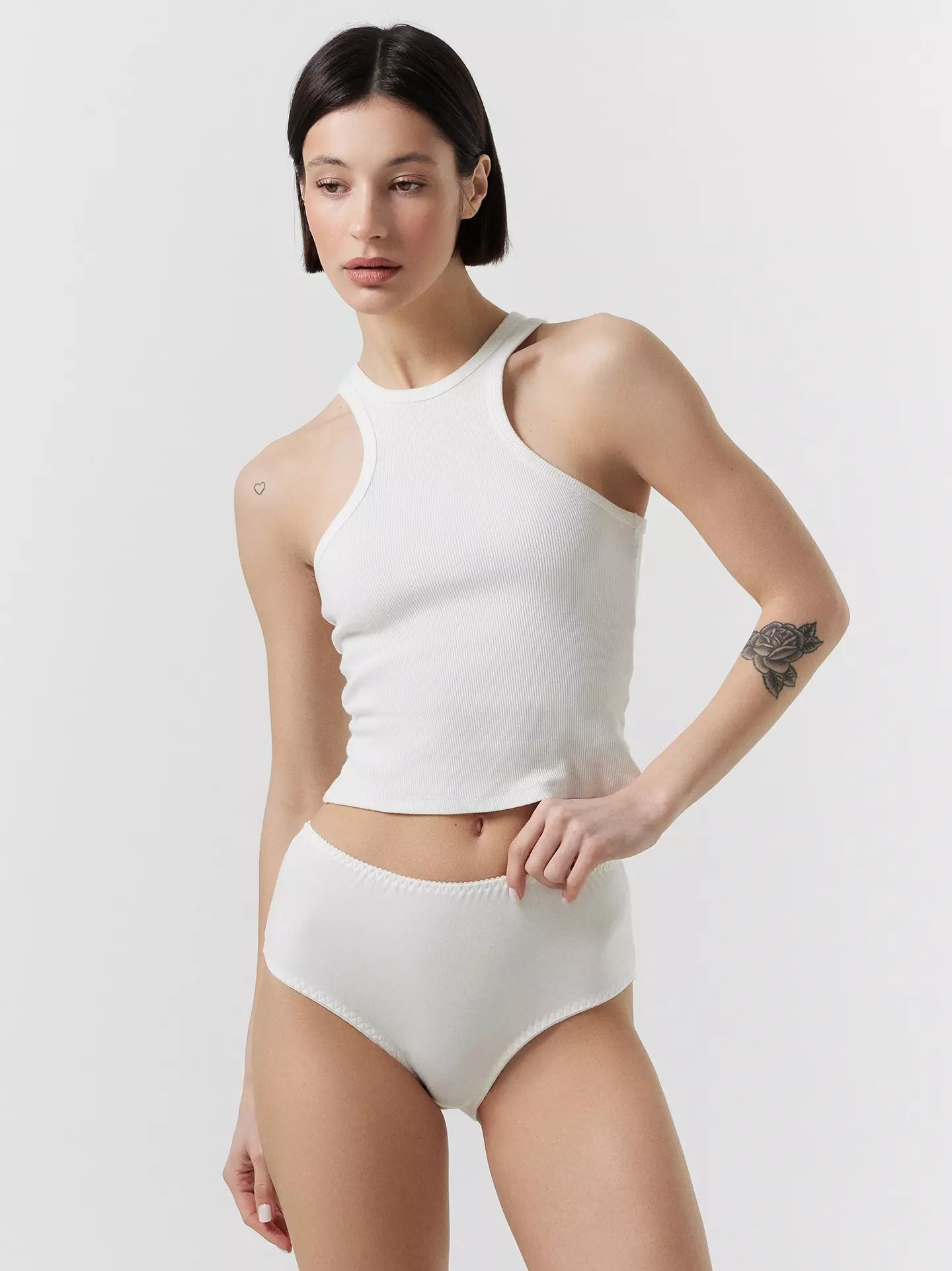 Трусы женские Mark Formelle 412075 белый, р-р 106 (50 / XL)
