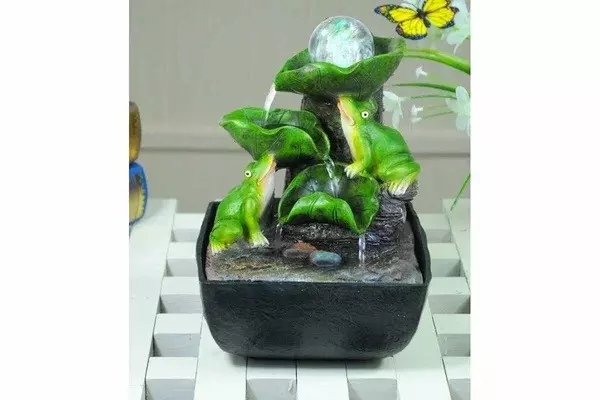 Фонтан садовый настольный с подсветкой Лягушки с шаром Green Apple GAFN01-504, высота 25 см