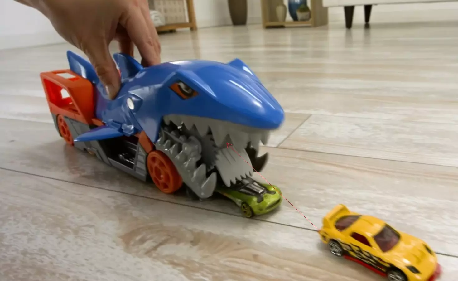 Игровой набор для ловли и перевозки машинок, Акула, 1 машинка, Hot Wheels City GVG36