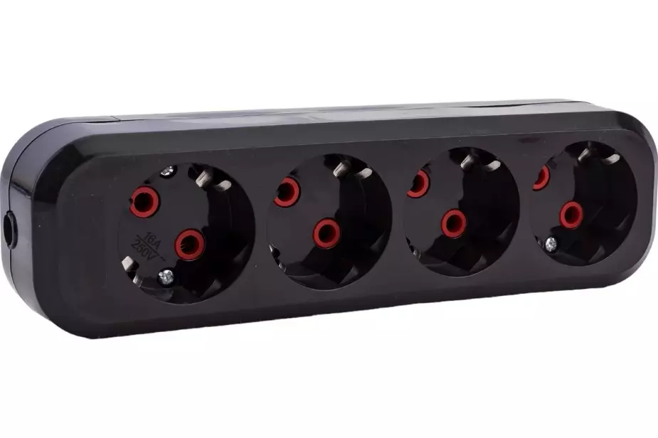 Колодка для удлинителя 4 розетки с заземлением 16А черная TDM SQ1806-0429