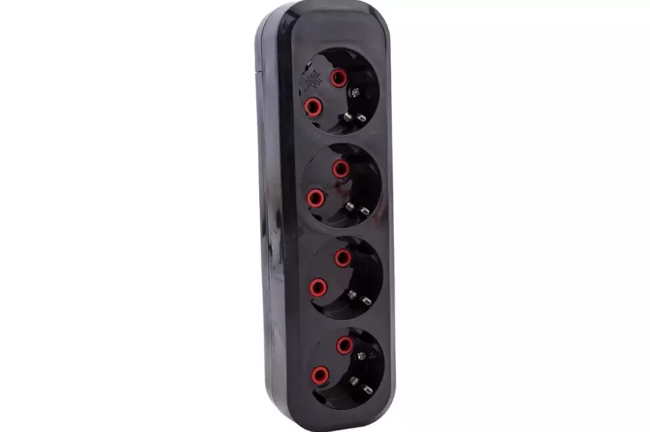 Колодка для удлинителя 4 розетки с заземлением 16А черная TDM SQ1806-0429