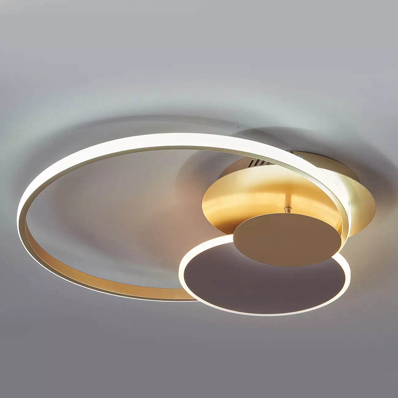 Люстра светодиодная 85Вт 3000-5700K пульт золото/кофе Escada 10247/3