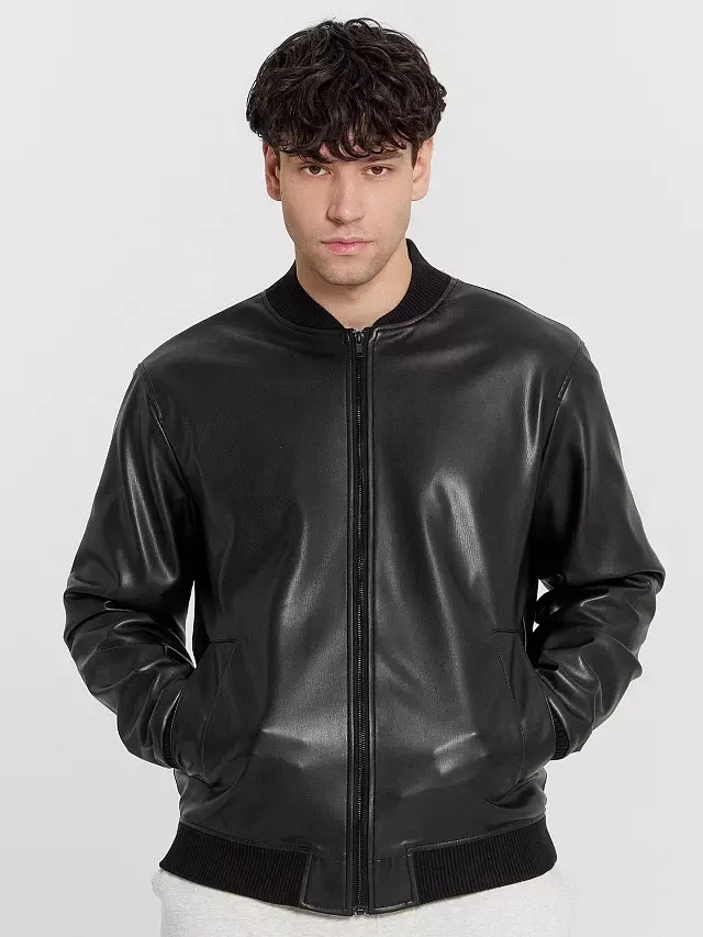 Бомбер мужской Mark Formelle 121195/1 черный 1, р-р 108-188 (54 / XXL)